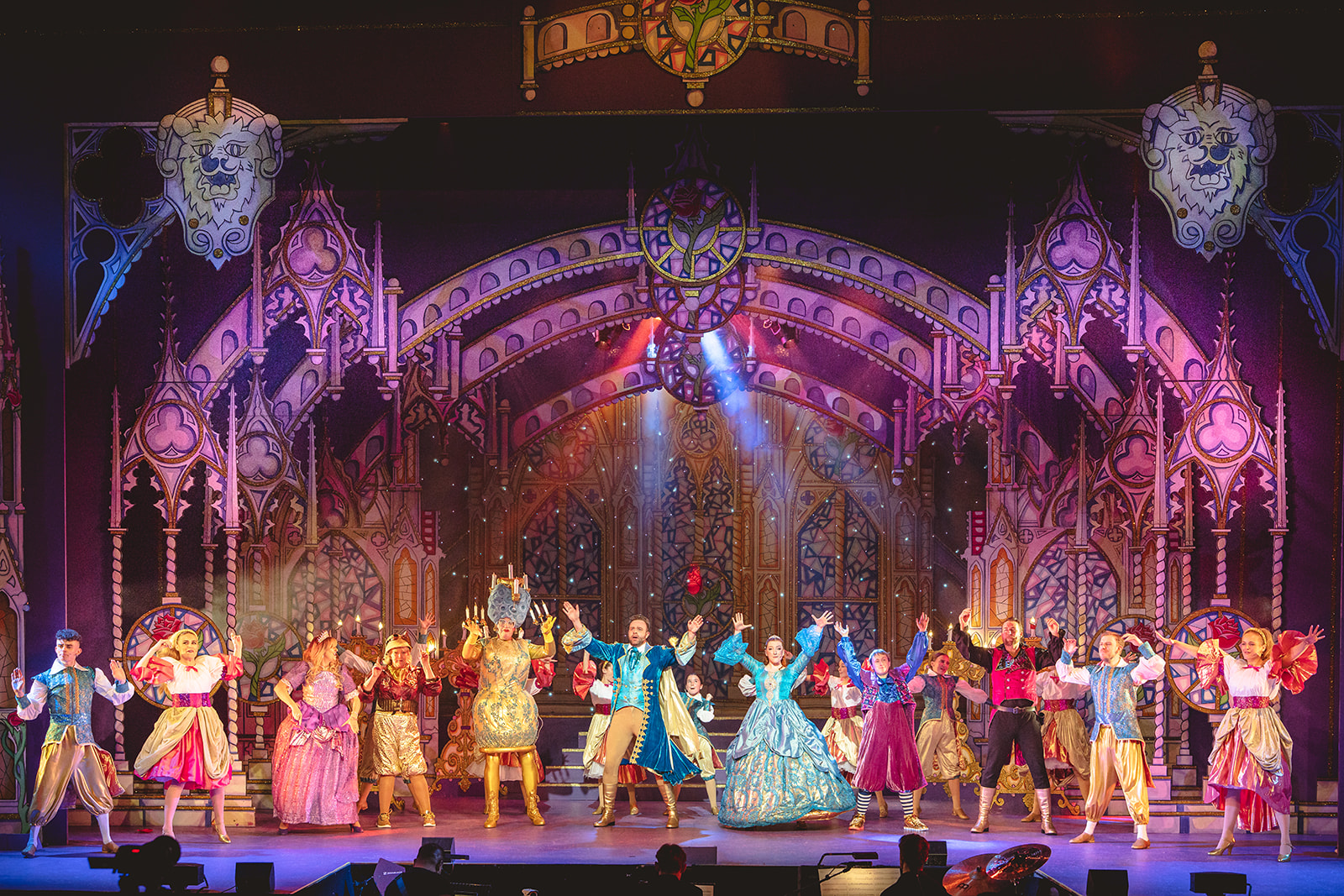 Beauty & the Beast Pantomime Full cast on Stage