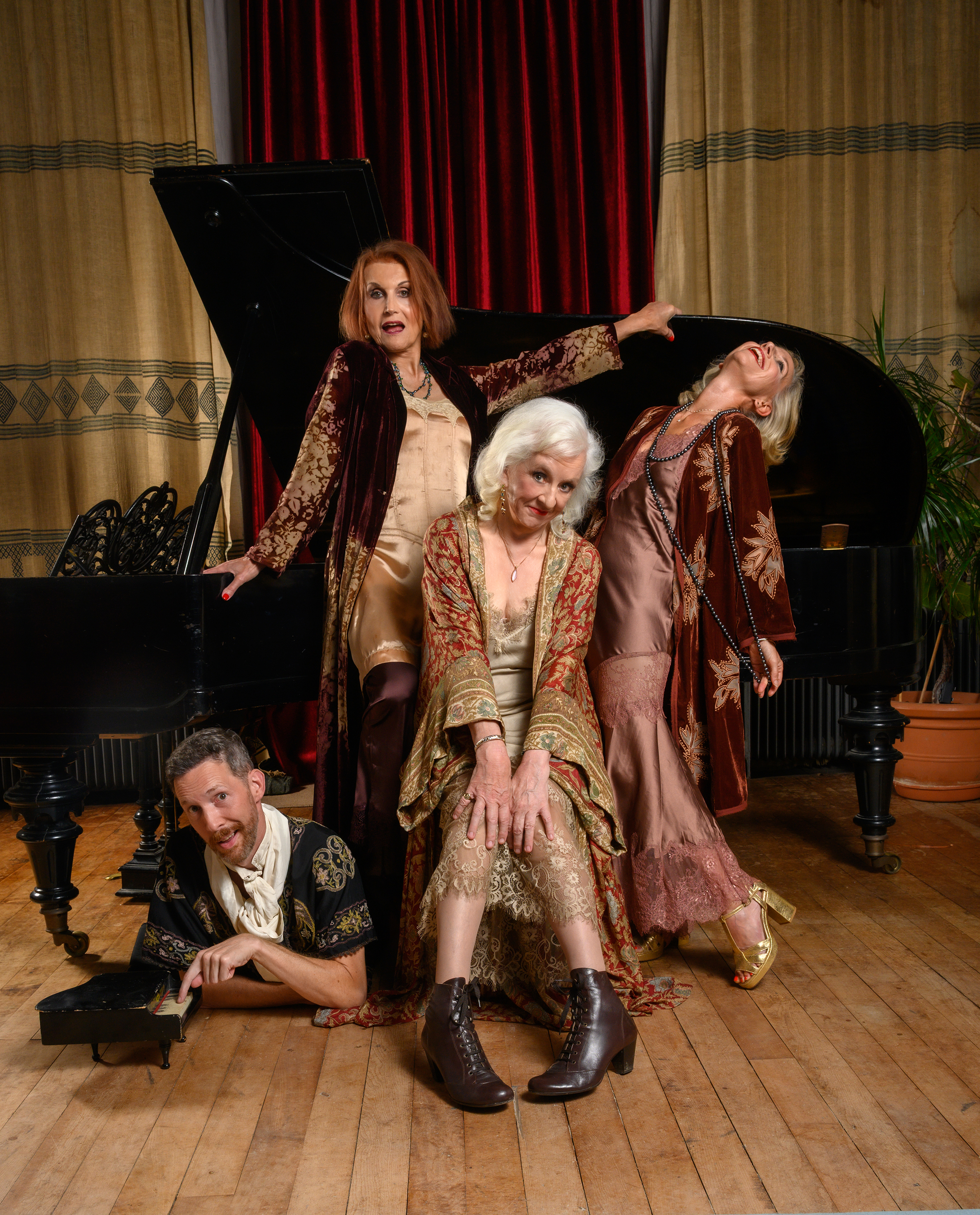 Fascinating Aïda: Bawdacious! | Victoria Theatre Halifax 
